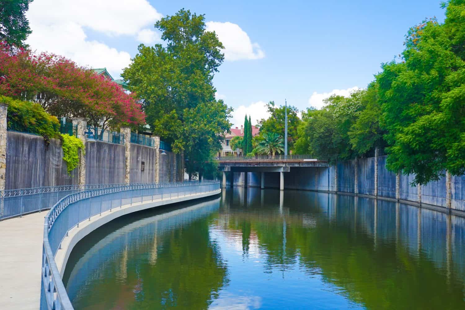 San Antonio River Walk,Hike. Bike Trail From the city centre to the historic missions